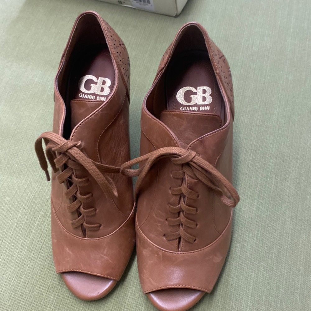 Gianni Bini wedge open toe booties size 8